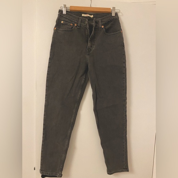 Levi’s Mom Fit Jeans - Picture 1 of 3